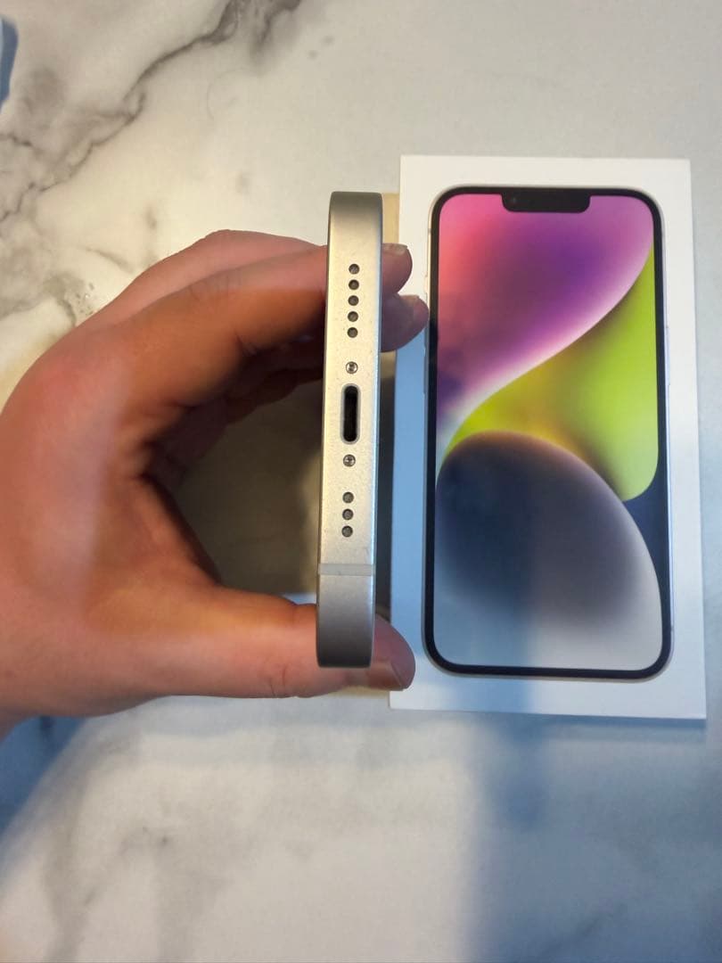 iPhone14 256GB スターライト（白）