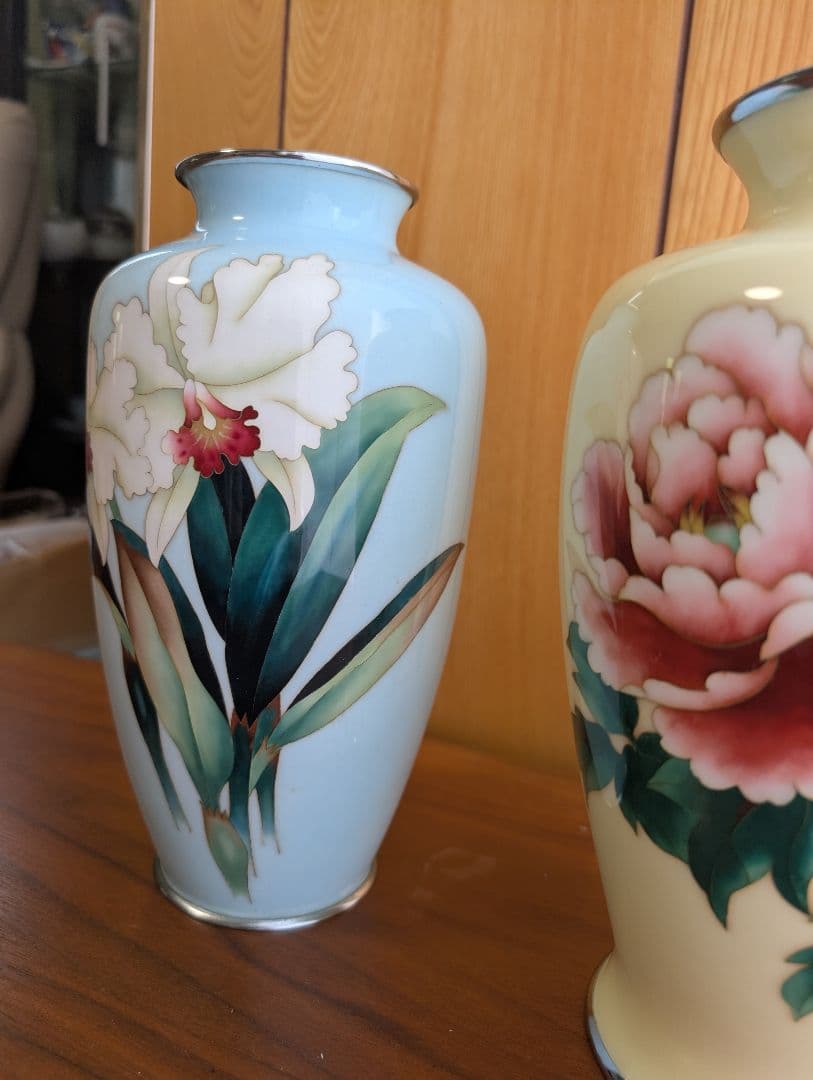 安藤七宝店　カトレア柄花瓶＋牡丹柄花瓶　セット