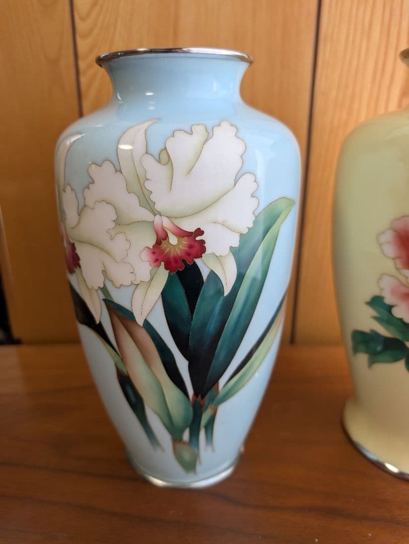 安藤七宝店　カトレア柄花瓶＋牡丹柄花瓶　セット