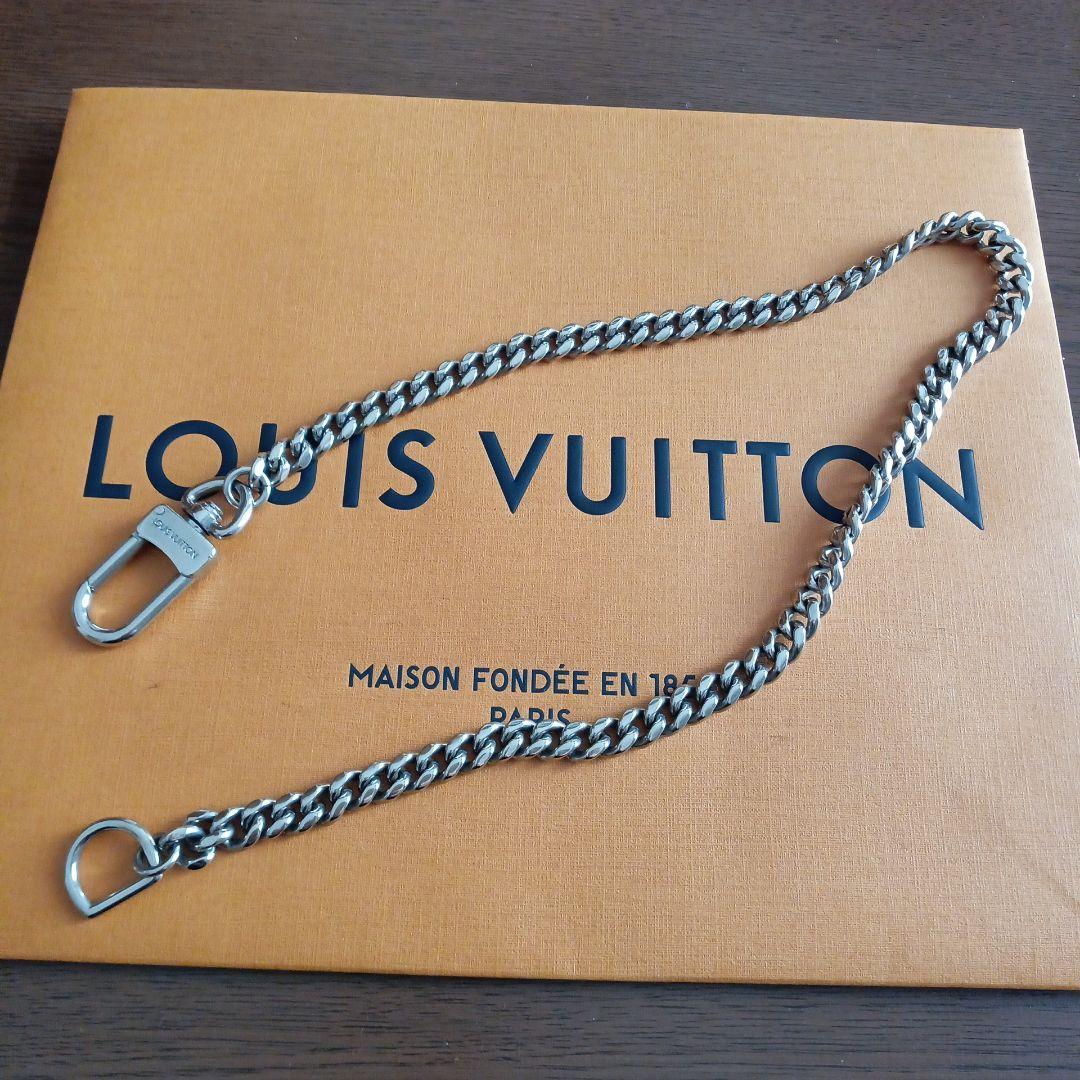 ルイ・ヴィトン。美品シルバー色、ウォレット、キーチェーン