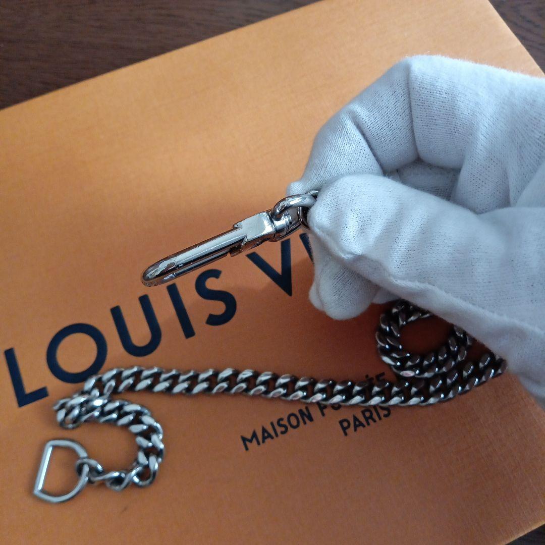 ルイ・ヴィトン。美品シルバー色、ウォレット、キーチェーン