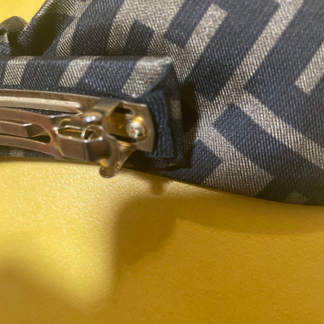 未使用に近い　フェンディ　FENDI バレッタ　ロゴ入り　リボン　デパート購入