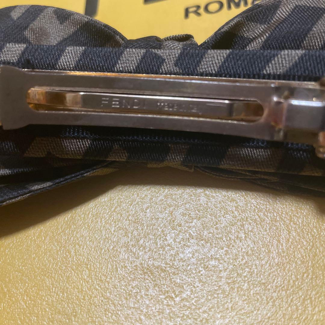未使用に近い　フェンディ　FENDI バレッタ　ロゴ入り　リボン　デパート購入