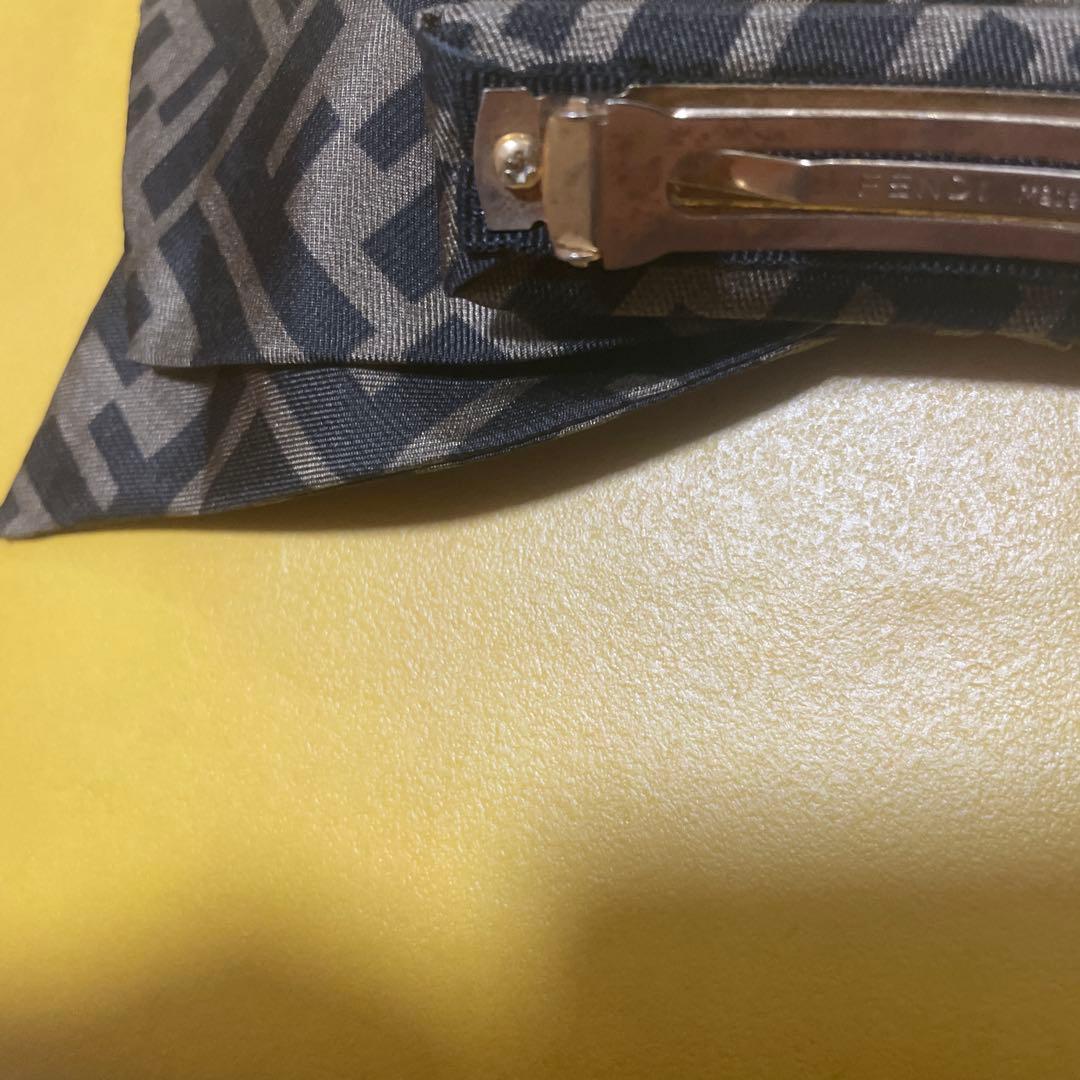 未使用に近い　フェンディ　FENDI バレッタ　ロゴ入り　リボン　デパート購入