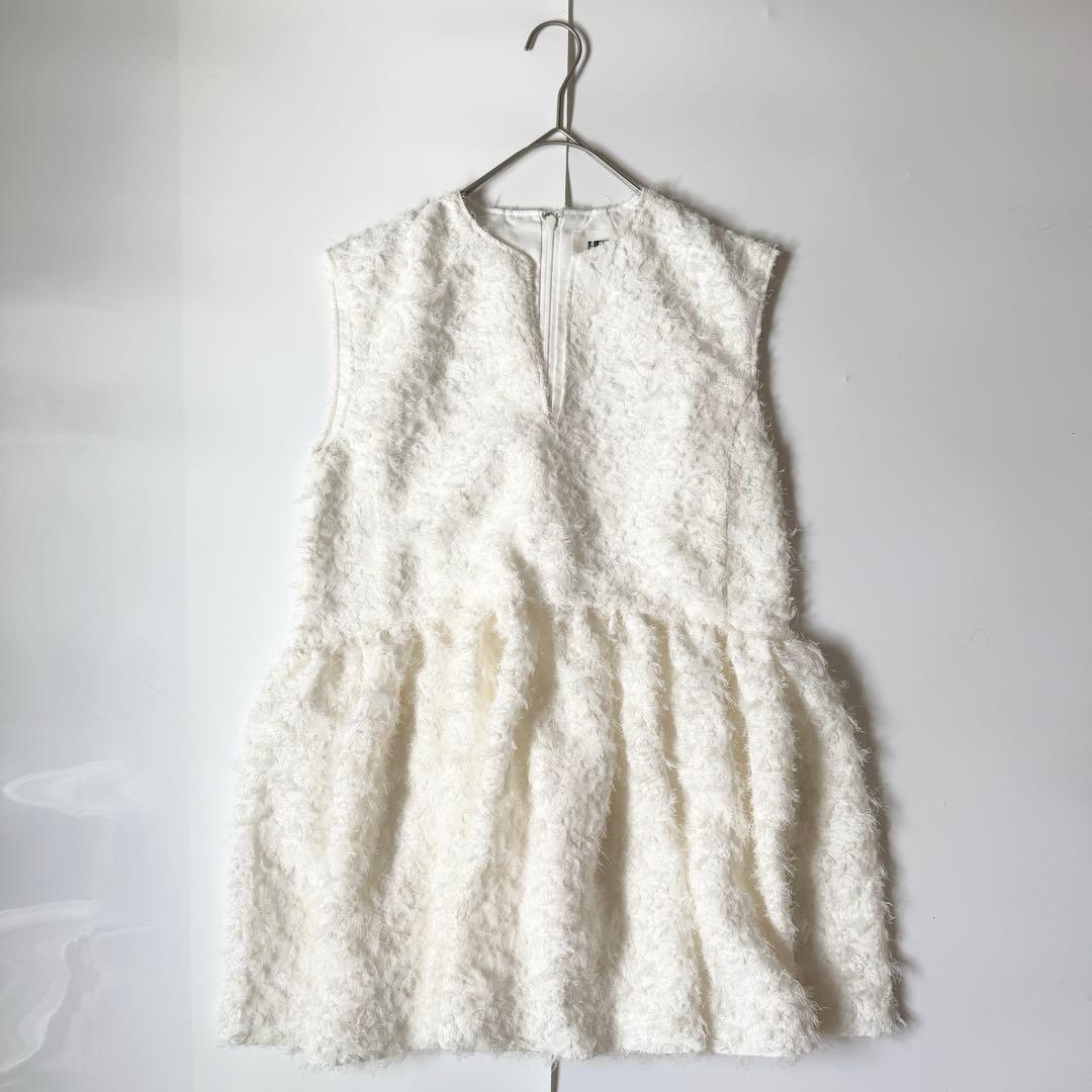 HER. カットジャカードペプラムブラウス Oggi オフホワイト　ハードット