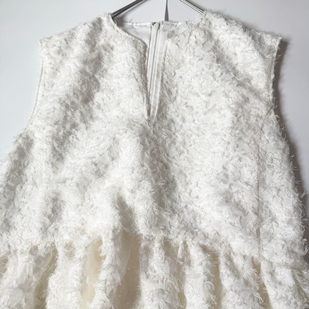 HER. カットジャカードペプラムブラウス Oggi オフホワイト　ハードット