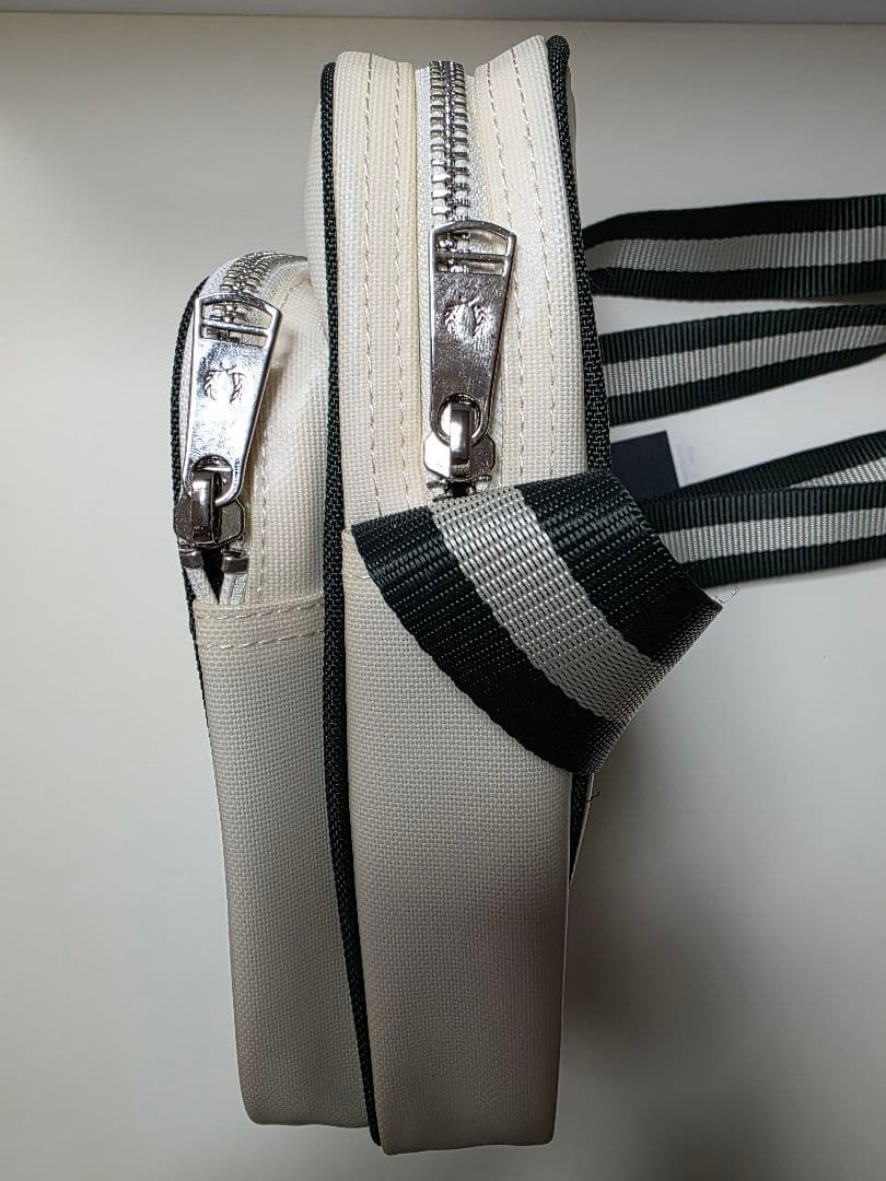 FRED PERRY　Classic Side Bag　ベージュ