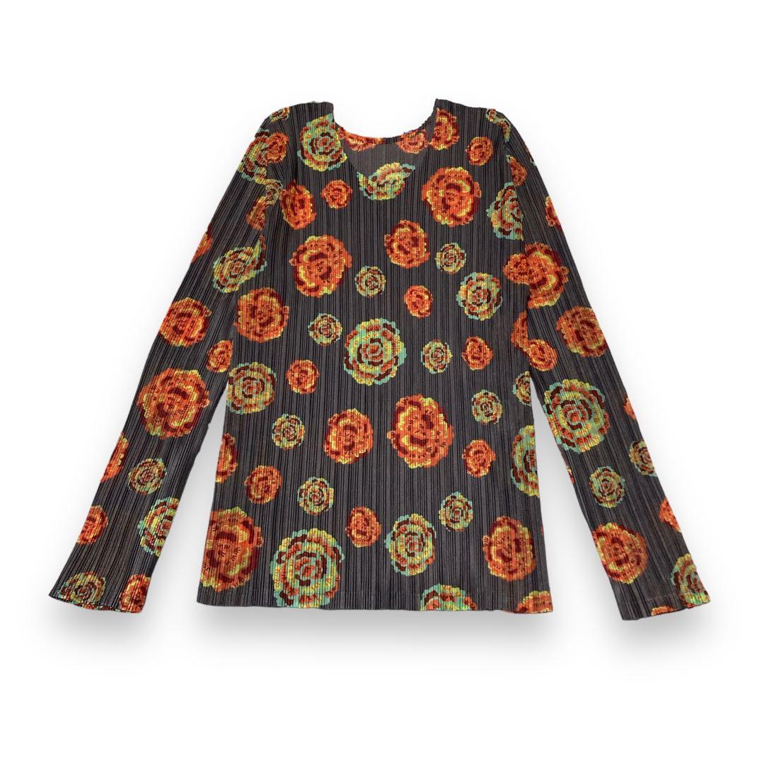 【薔薇を散りばめたデザイン】プリーツプリーズ カットソー 長袖 ボタニカル柄