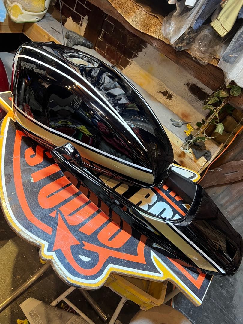 ゼファー400、タンク、リアフェンダー、タイガーカラー