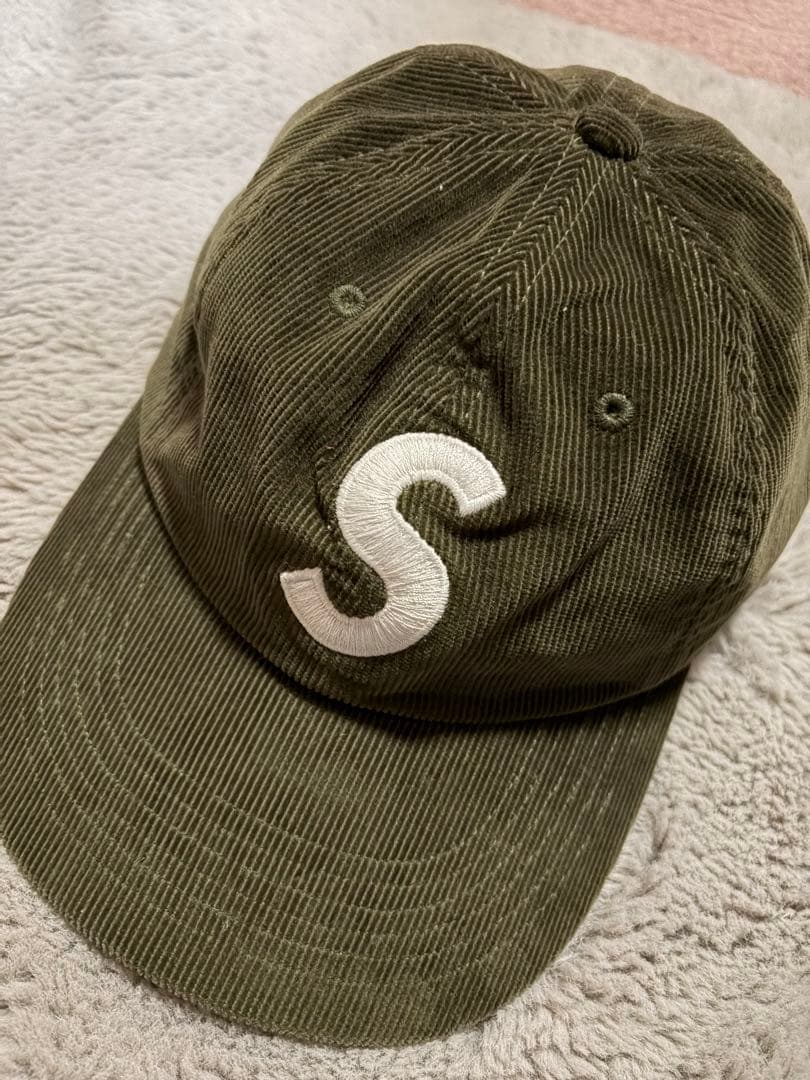 supreme sロゴ　コーデュロイ　カーキ
