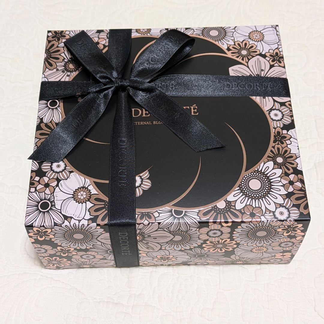 コスメデコルテ エターナルブルームコレクション 2025　クリスマスコフレ