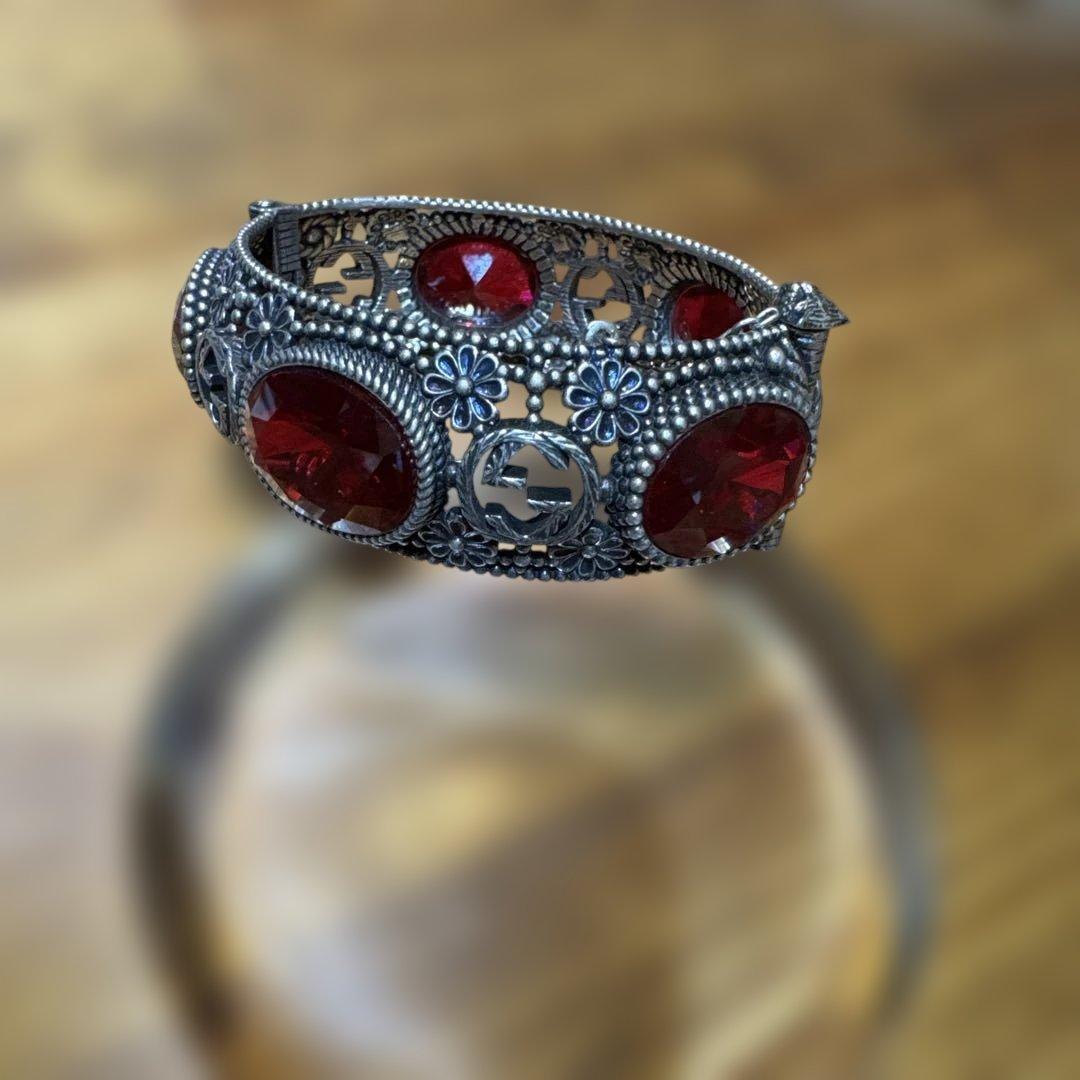 GUCCI ヴィンテージ　赤いストーンバングル