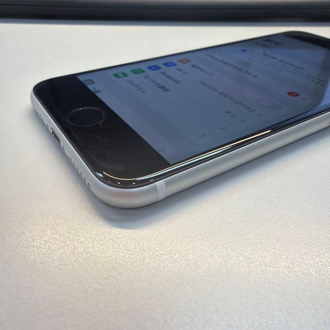 訳ありiPhone SE2 128GB ホワイト100% 再起動することがある