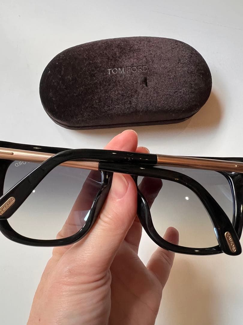 TOM FORD スクエア型サングラス ブラック　ケース付き