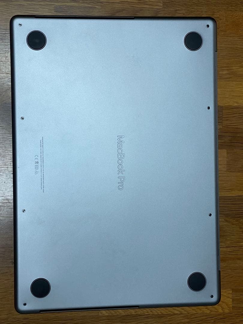 新品同様AppleM1 MacBook Pro シルバー　ストレージ512GB