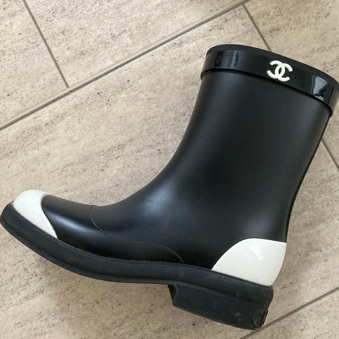 シャネルラバーレインブーツ