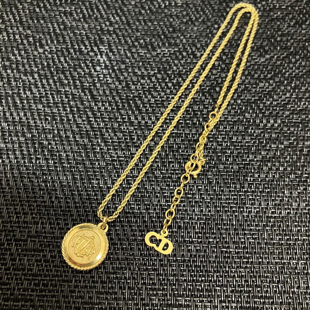 クリスチャンディオール　ゴールド 型ペンダント ネックレス