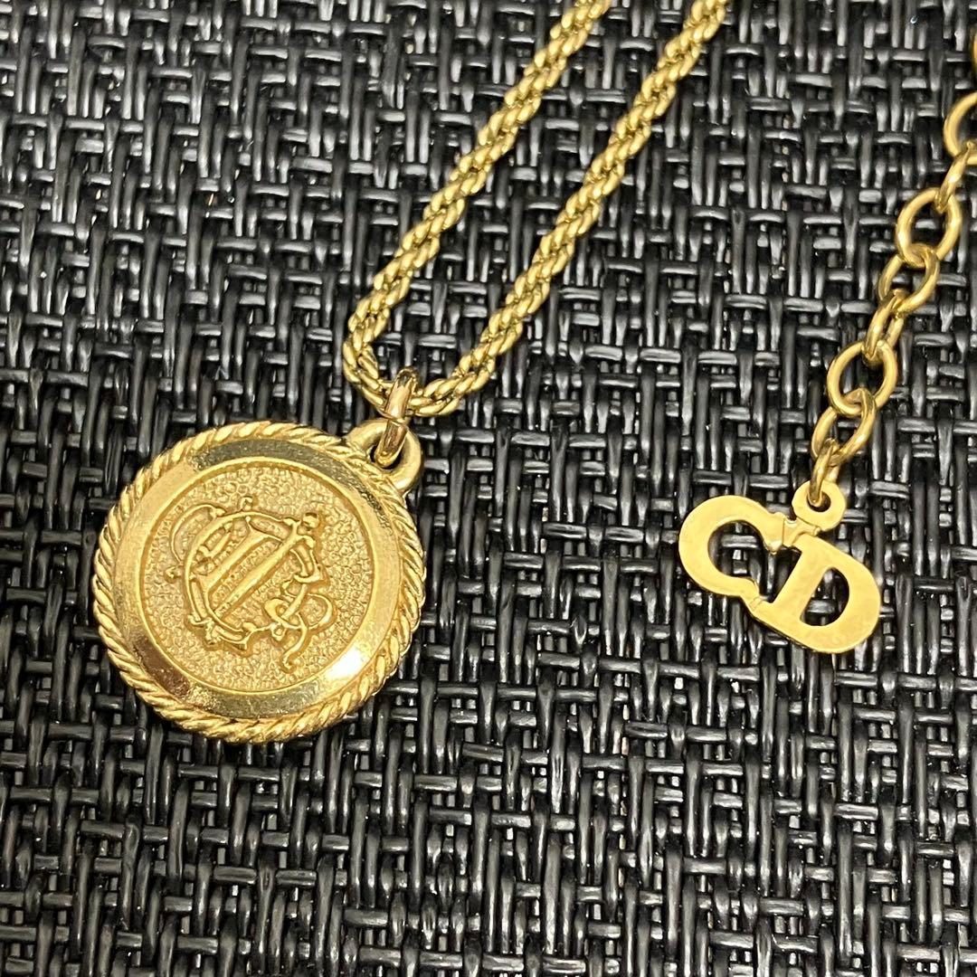 クリスチャンディオール　ゴールド 型ペンダント ネックレス