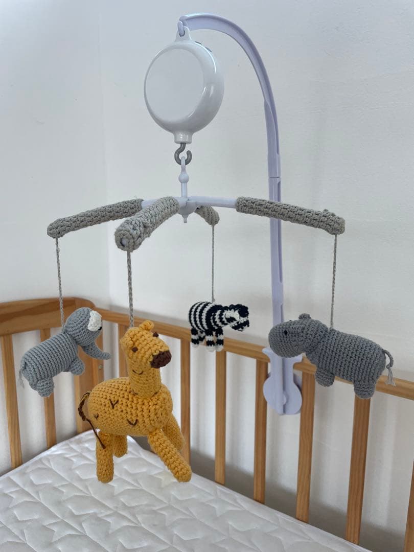 KATOJIミニサイズベビーベッド ハイタイプ モビール付き