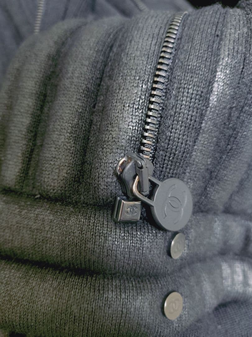 CHANEL　ジャケット　黒シルバーラメアウター　CC ボタン