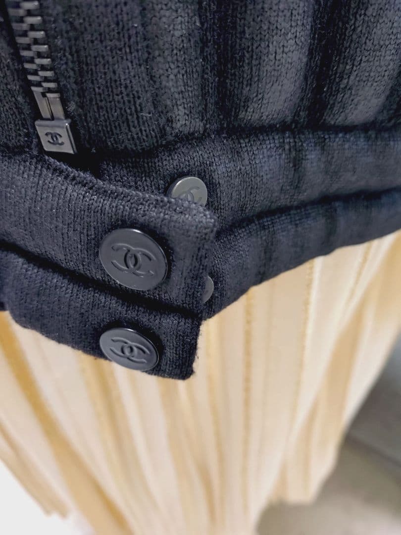 CHANEL　ジャケット　黒シルバーラメアウター　CC ボタン