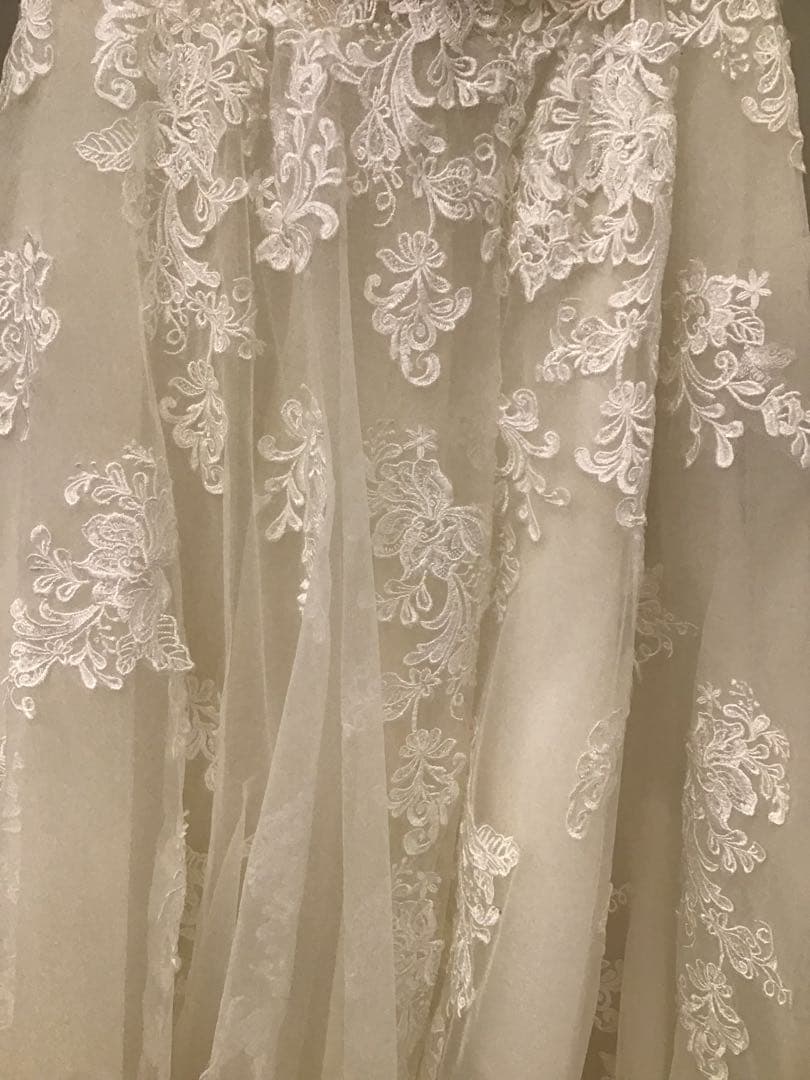 ホワイトレースウェディングドレス