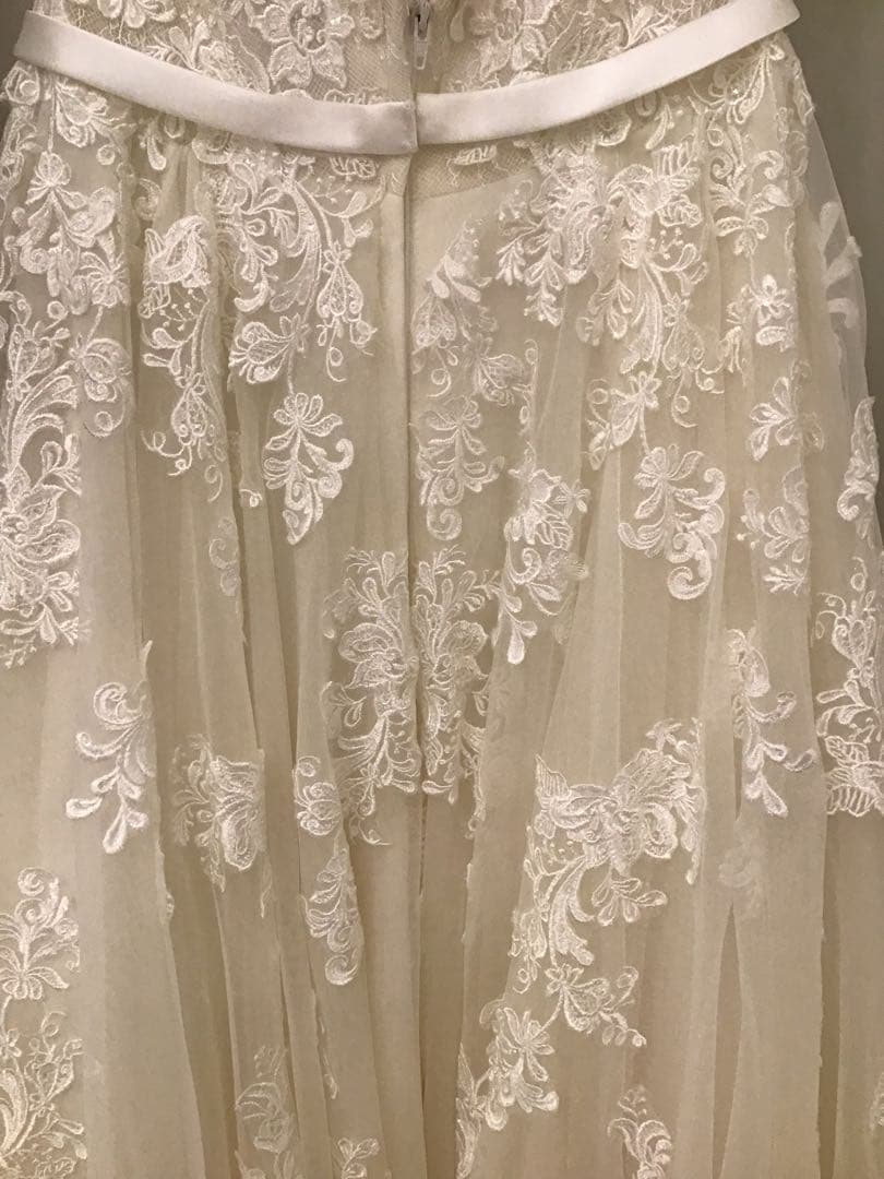 ホワイトレースウェディングドレス