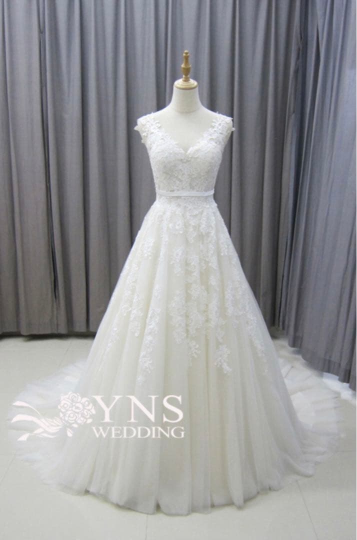 ホワイトレースウェディングドレス