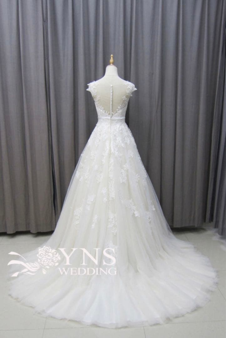 ホワイトレースウェディングドレス