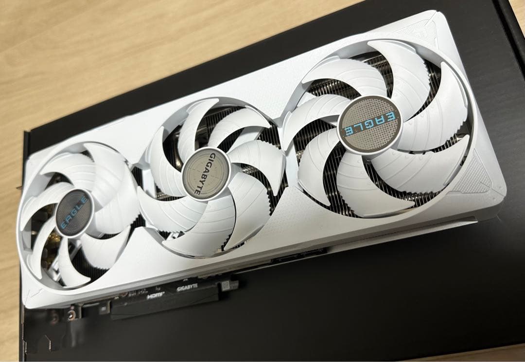 グラフィックボード・グラボ・ビデオカード GeForce RTX 5070 Ti EAGLE OC ICE SFF 16G