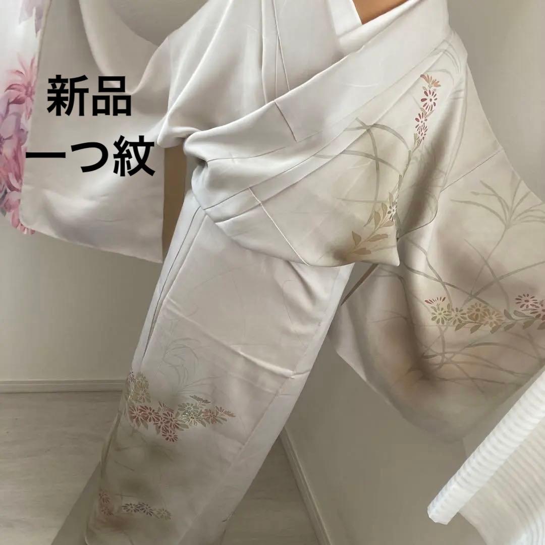 新品　訪問着　菊淡いグレージュ身幅L L ゆったり　金彩　骨格ウェーブ　上品