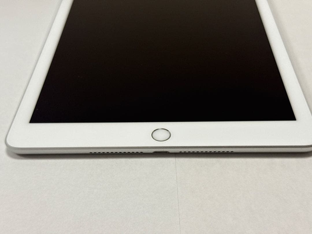 ユ*ー様 iPad 第6世代 128GB シルバー WiFi