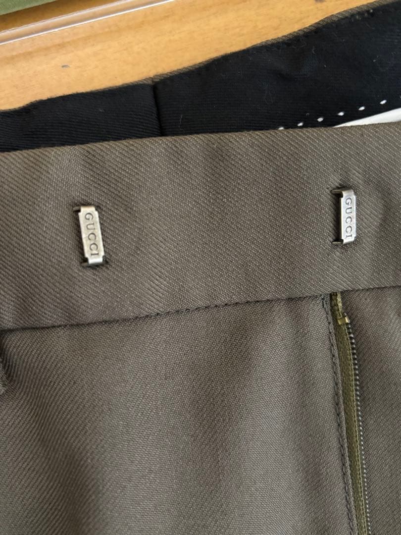 GUCCI グッチ ロゴラペル スラックス カーキ グリーン