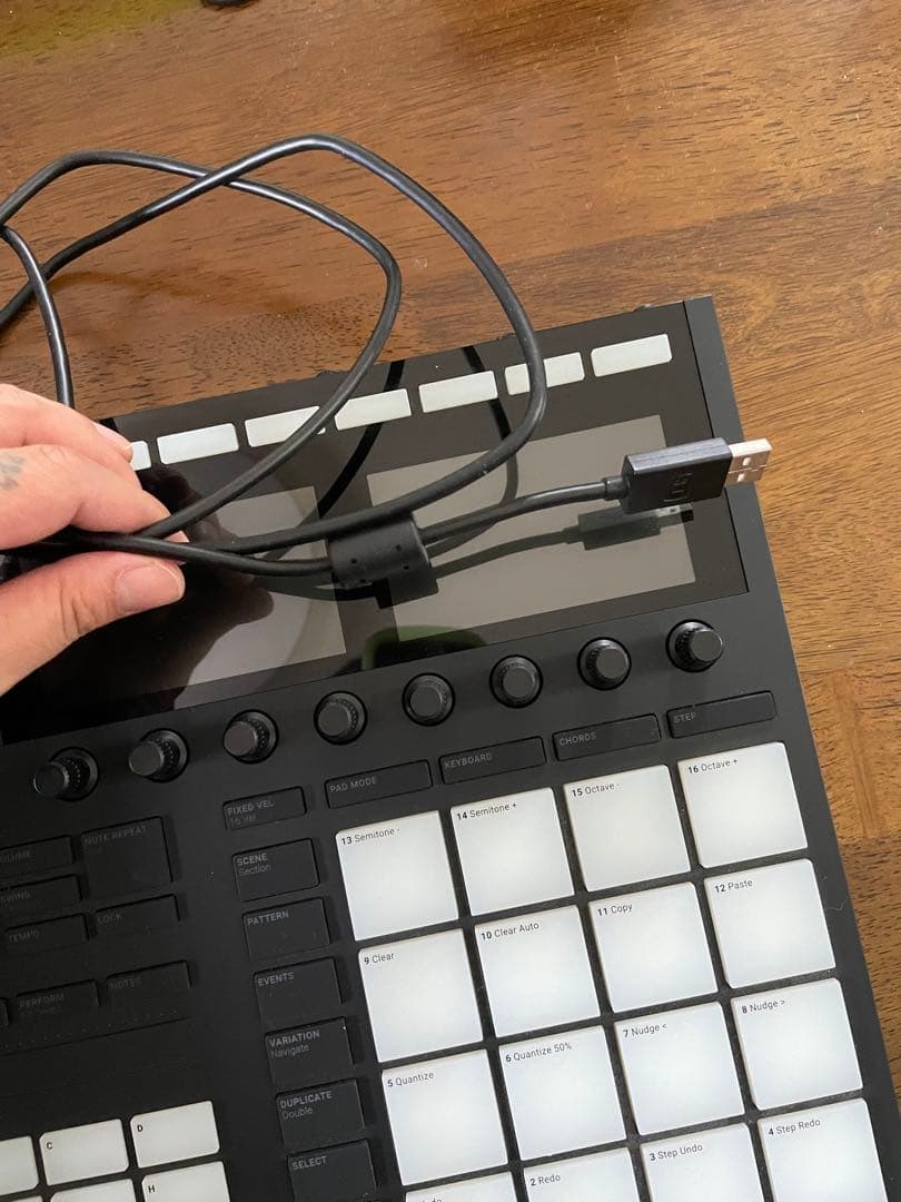 MASCHINE MK3 DAW ライセンスあり