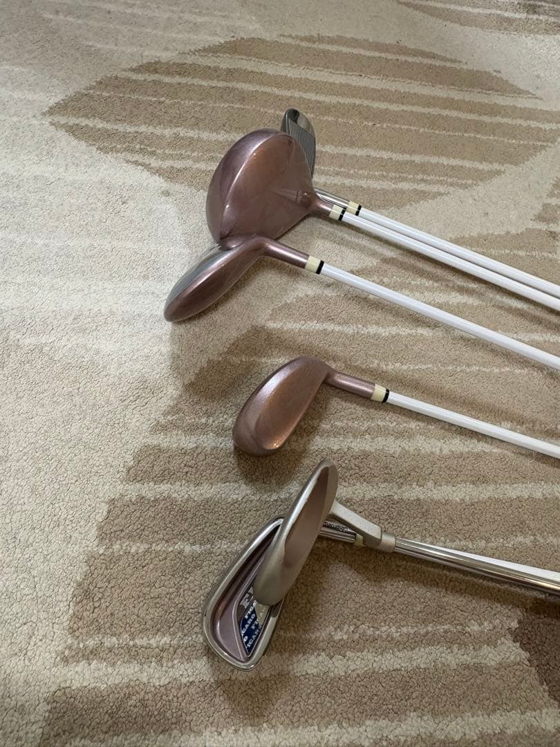 ク*エ様 【お値打ち】レディース ゴルフセット 初心者 (NIKEバッグ＆フィガ