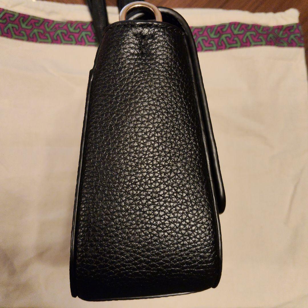 Tory Burch 黒 レザー ショルダーバッグ タッセル付き