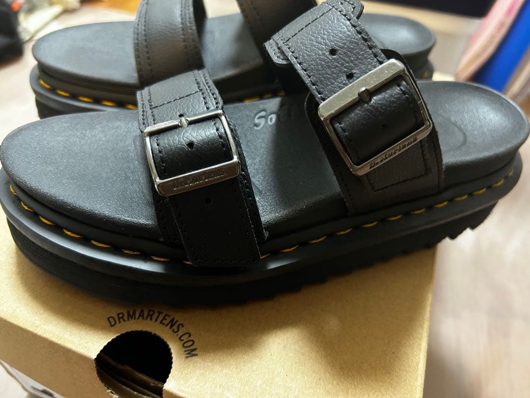 靴 Dr.Martens MYLES BUCKLE SLIDE SANDAL
