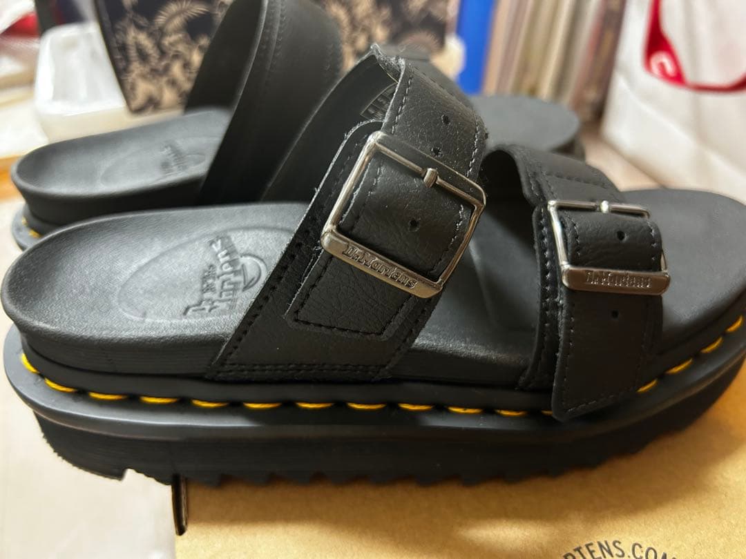 靴 Dr.Martens MYLES BUCKLE SLIDE SANDAL