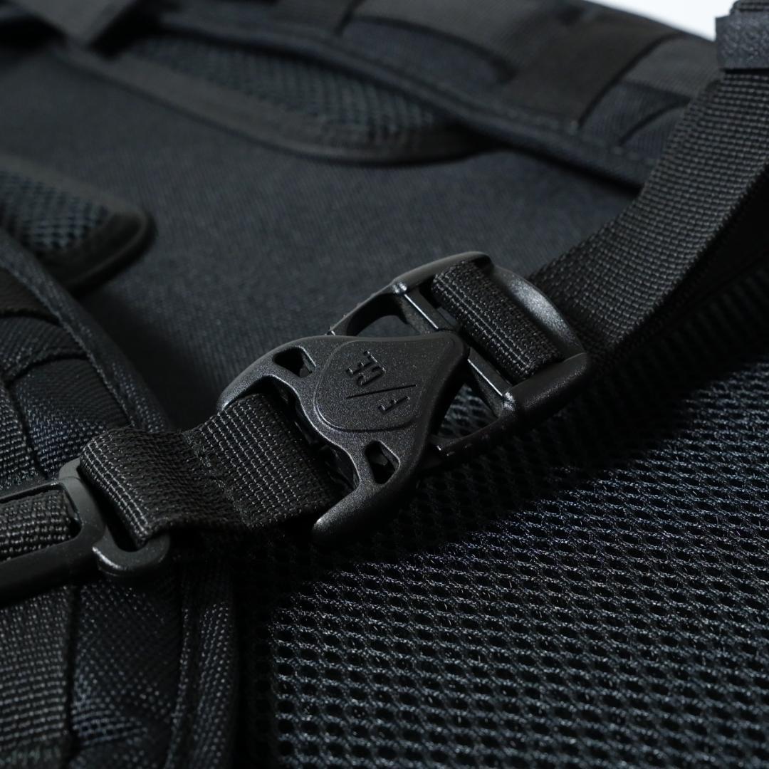 BEAMS LIGHTS F/CE. トラベルバックパック 33L