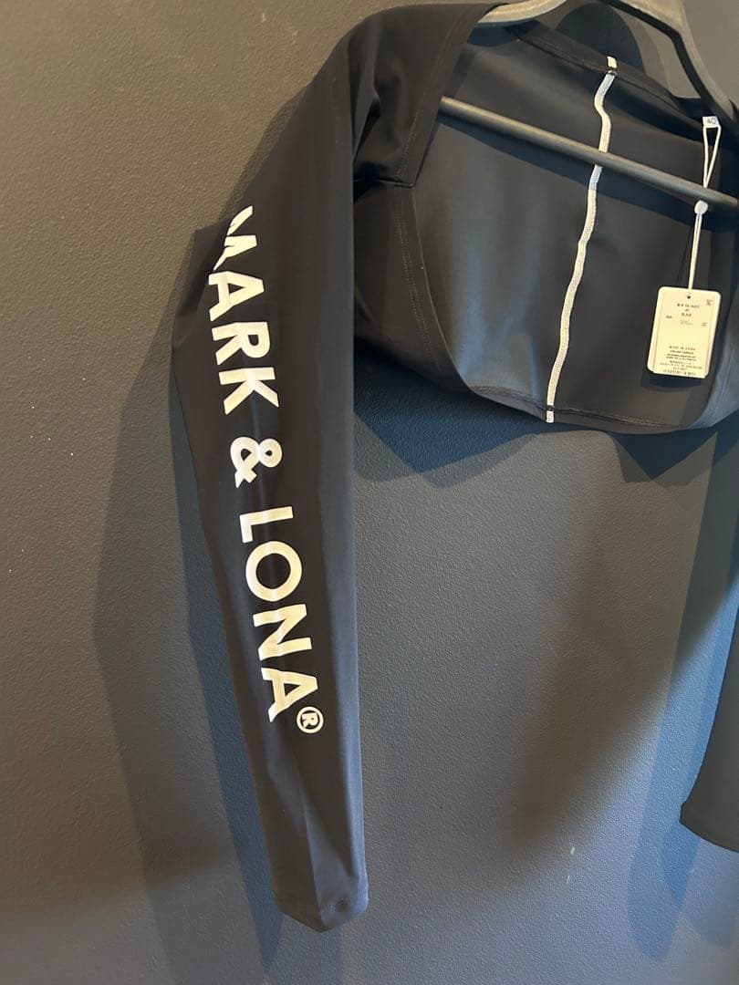 MARK & LONA アシメロゴプリント2WAYボレロ型アームカバー