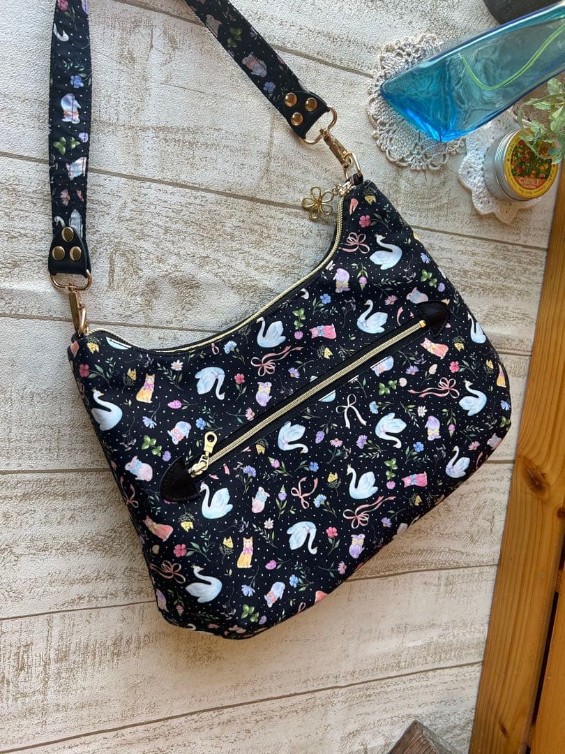 美和っち⭐︎三日月ショルダーバッグ、ジョリーフルール　Aスワン