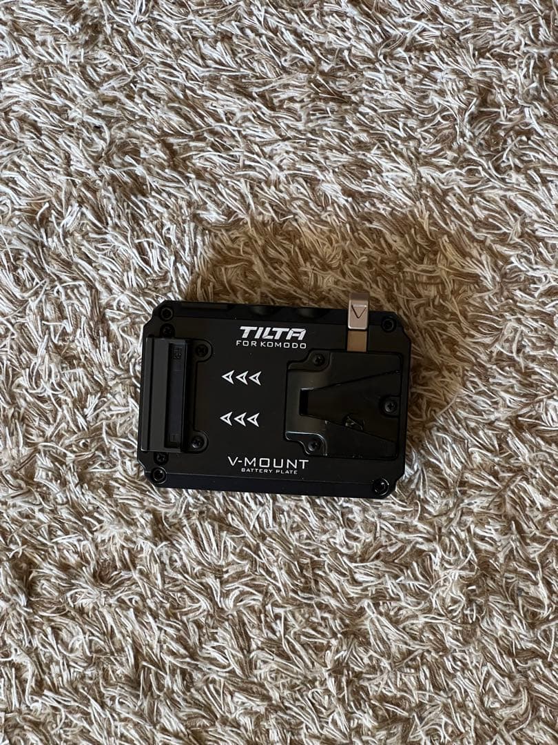 RED Komodo用 TILTA V-MOUNT バッテリーアダプター
