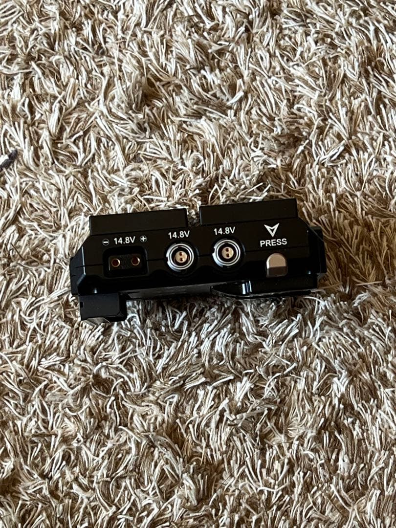 RED Komodo用 TILTA V-MOUNT バッテリーアダプター