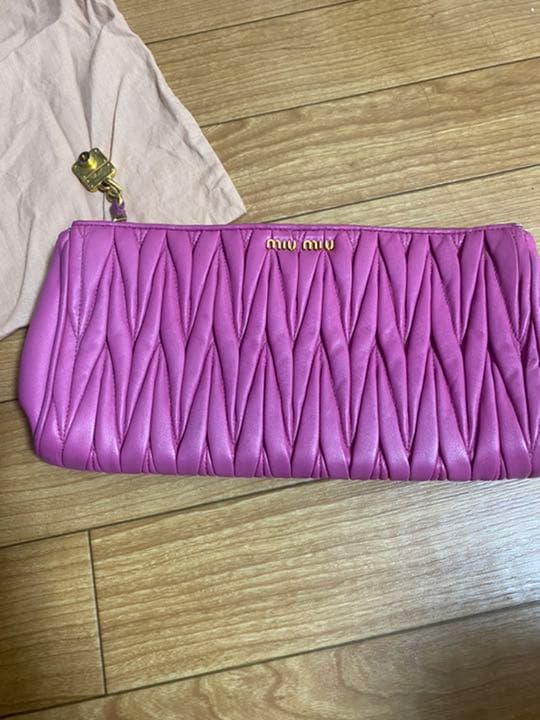 miumiu ポーチ　マトラッセ　ピンク　クラッチバッグ