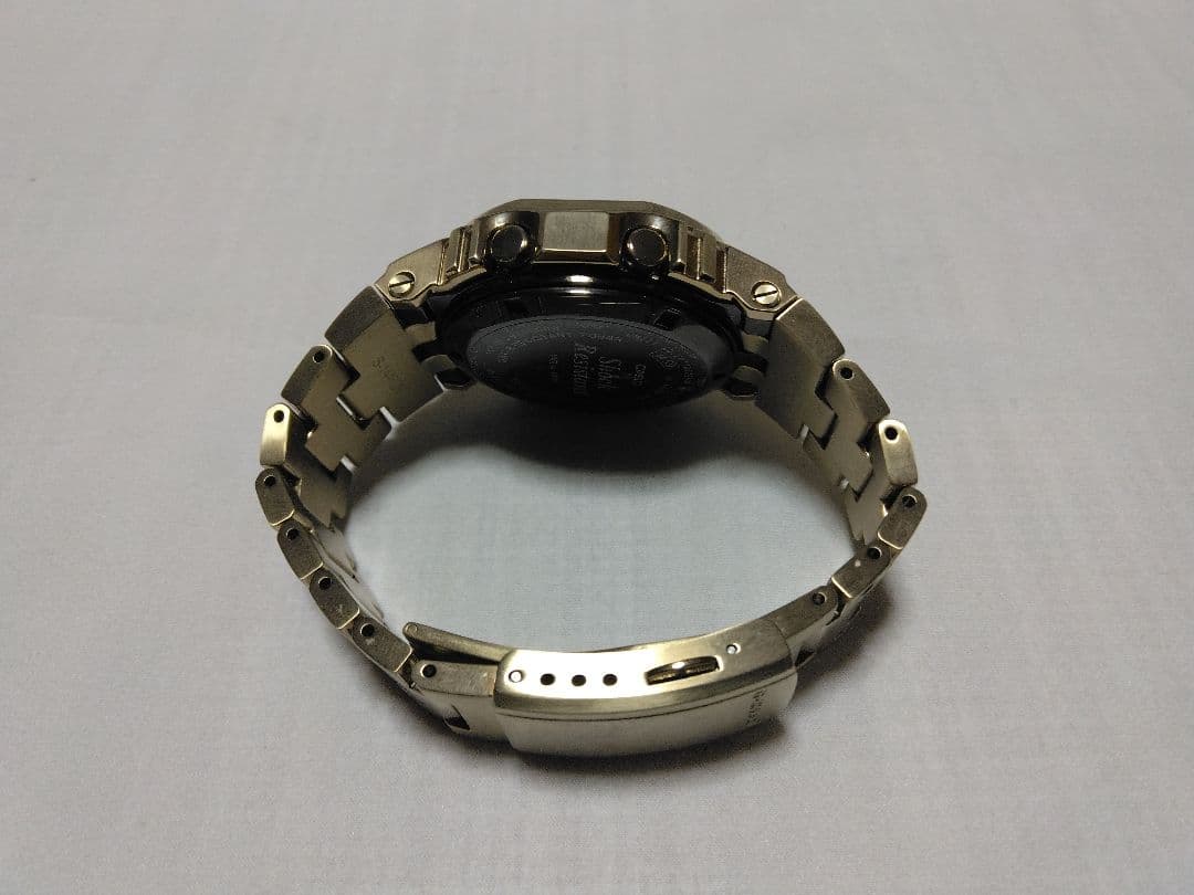 CASIO G-SHOCK GMW-B5000 ゴールド