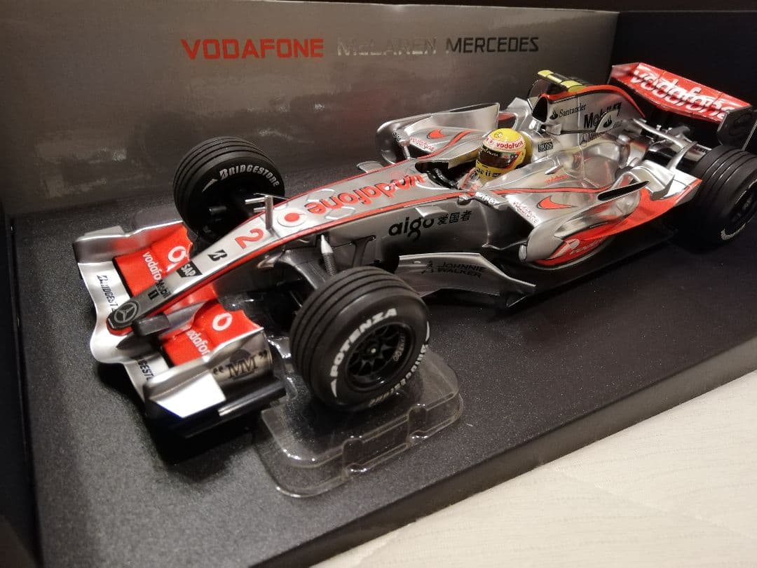 1/18 ミニチャンプス マクラーレン メルセデス MP4-22 L.ハミルトン