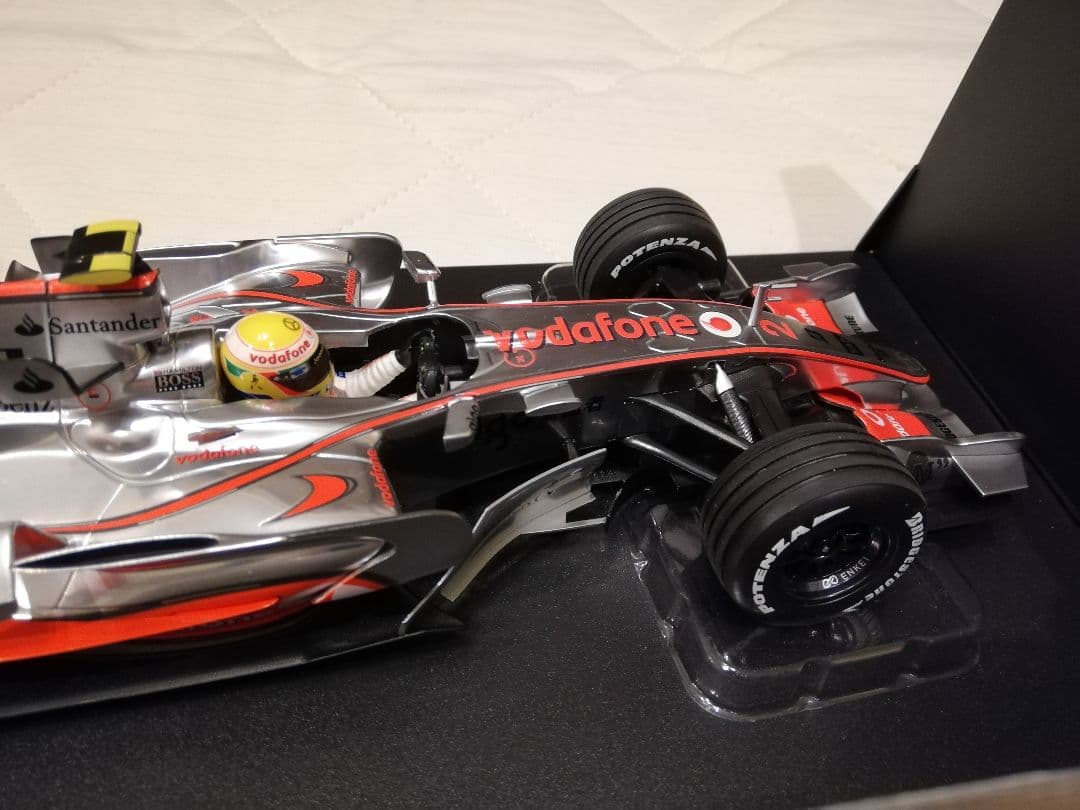 1/18 ミニチャンプス マクラーレン メルセデス MP4-22 L.ハミルトン