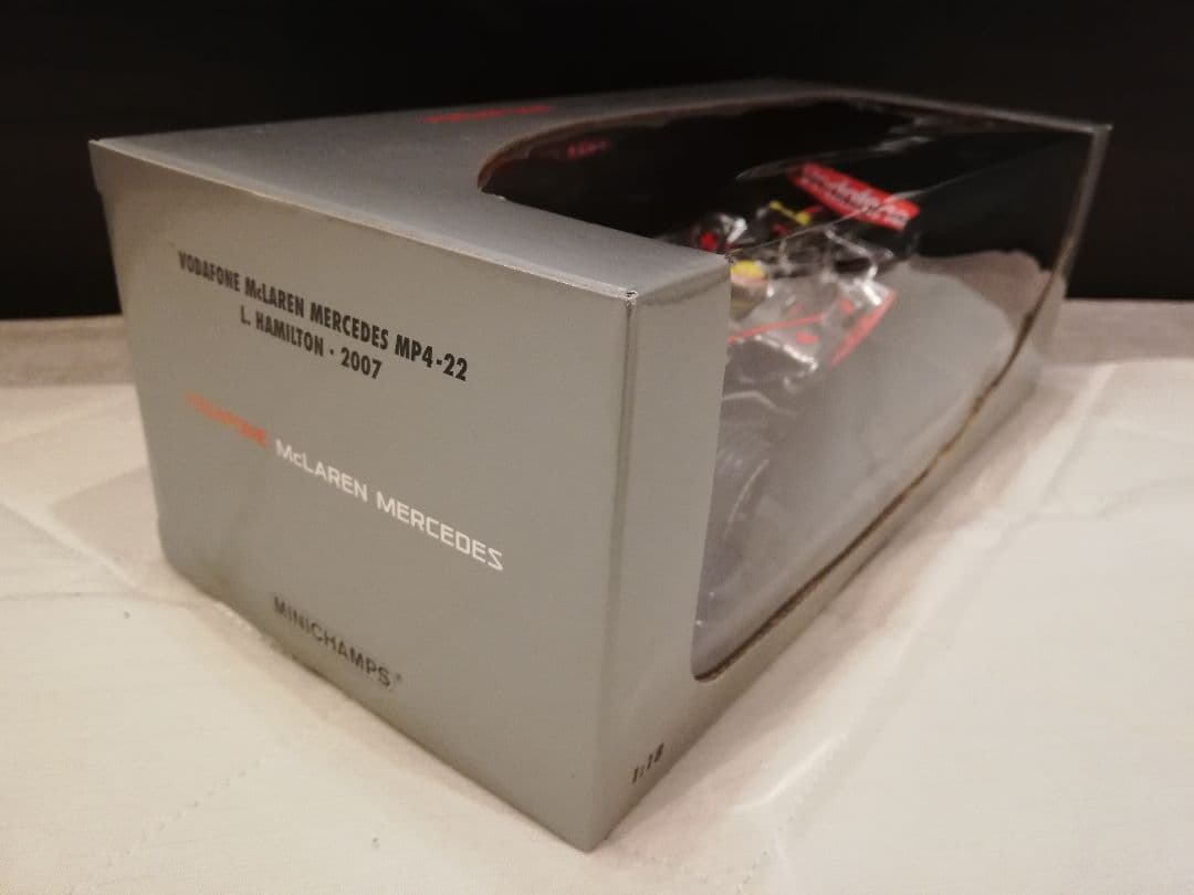 1/18 ミニチャンプス マクラーレン メルセデス MP4-22 L.ハミルトン