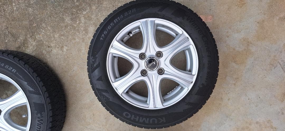 スタッドレスタイヤ&ホイール　４本セット　現地引き取り限定