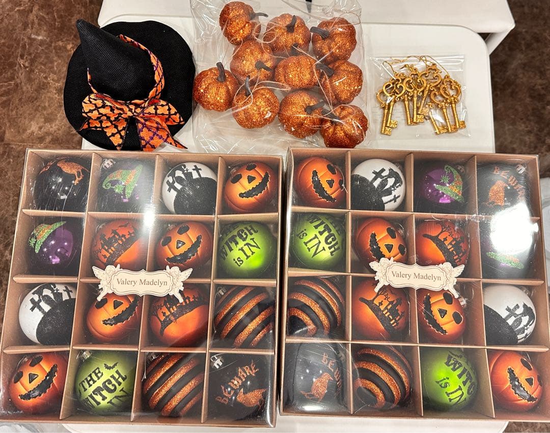 ハロウィン飾り　4点セット　8センチの大きなオーナメントボール